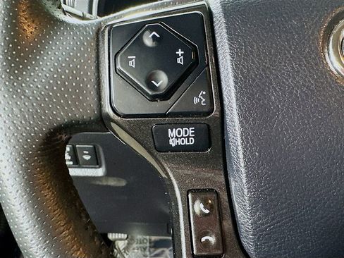 Used 2022 Toyota 4Runner TRD Off-Road AWD/4WD image 22