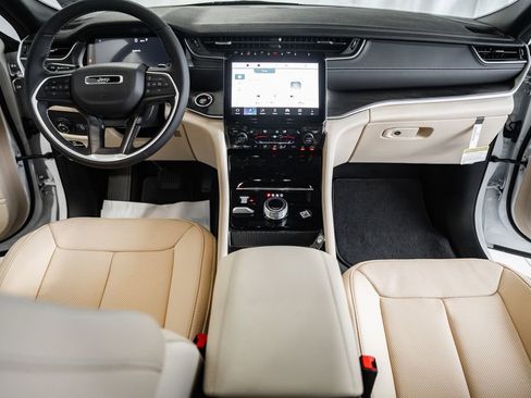 New 2025 Jeep Grand Cherokee L Limited w/ Luxury Tech Group II image 21