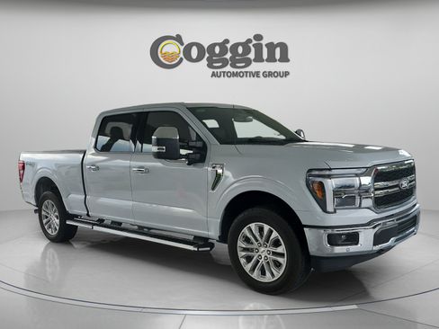 Used 2025 Ford F150 Lariat w/ Equipment Group 501A Mid AWD/4WD image 7