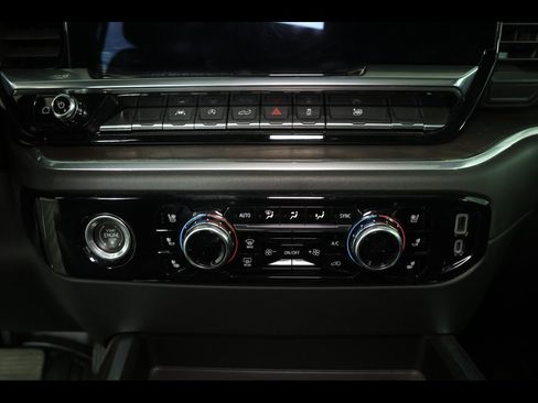 Used 2023 GMC Sierra 1500 SLT w/ SLT Convenience Package image 32