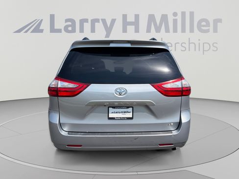 Used 2015 Toyota Sienna LE FWD image 4