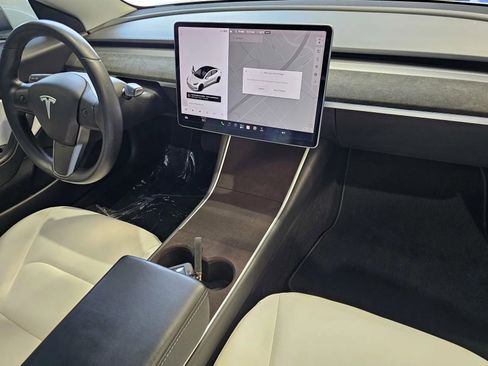 Used 2020 Tesla Model 3 Standard Range Plus RWD image 5