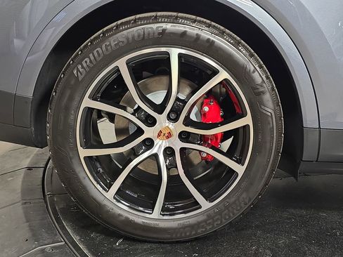 New 2026 Porsche Cayenne S image 29