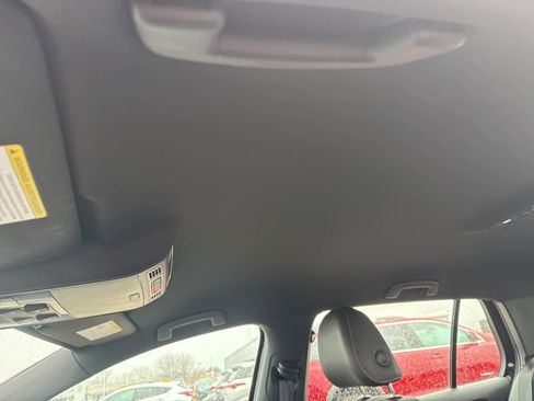 Used 2017 Volkswagen Golf R 4-Door image 17