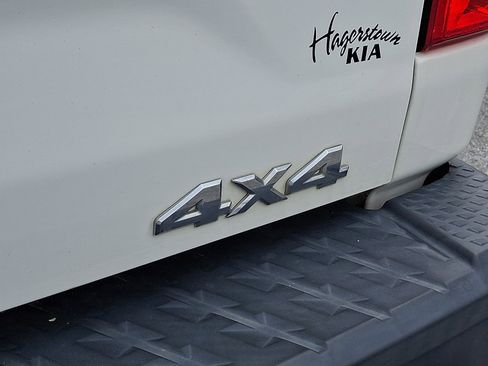 Used 2017 Nissan Titan S image 34