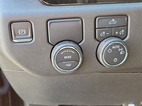 Used 2022 Chevrolet Silverado 1500 LT image 24