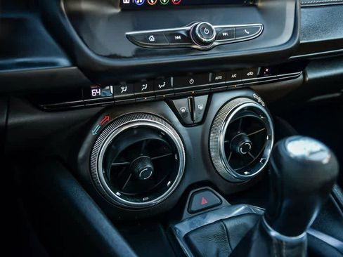 Used 2021 Chevrolet Camaro LT image 27