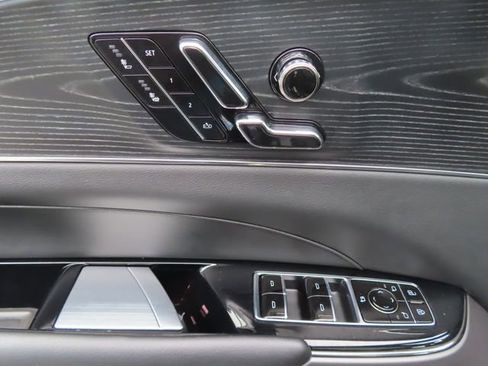Used 2024 Cadillac Lyriq Luxury AWD/4WD image 13