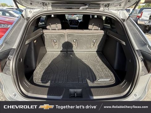 Used 2025 Chevrolet Trax RS w/ Sunroof Package FWD image 31