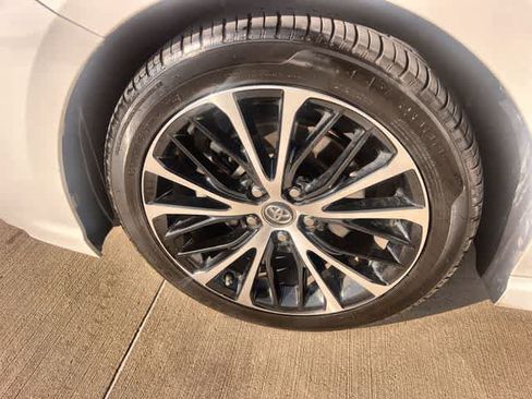 Used 2019 Toyota Camry SE FWD image 9