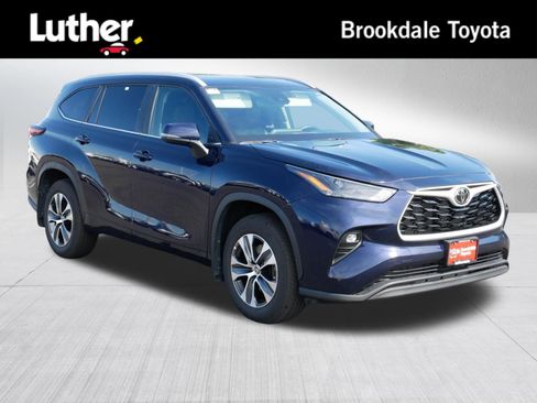 Certified 2026 Toyota Highlander XLE AWD/4WD image 1