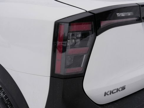 Certified 2025 Nissan Kicks SV w/ Illumination Package image 17