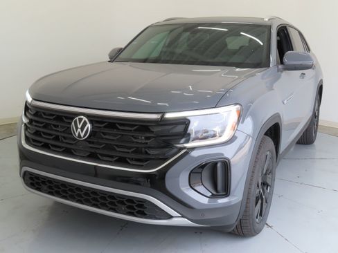 New 2026 Volkswagen Atlas Cross Sport SE image 9
