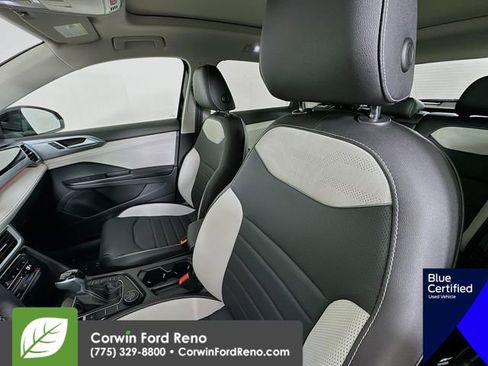 Used 2025 Volkswagen Taos SEL image 23