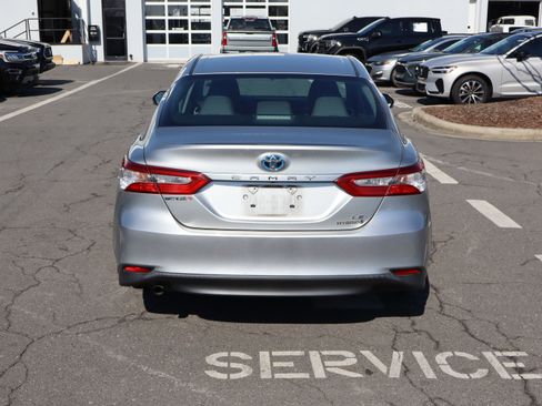 Used 2018 Toyota Camry LE image 9