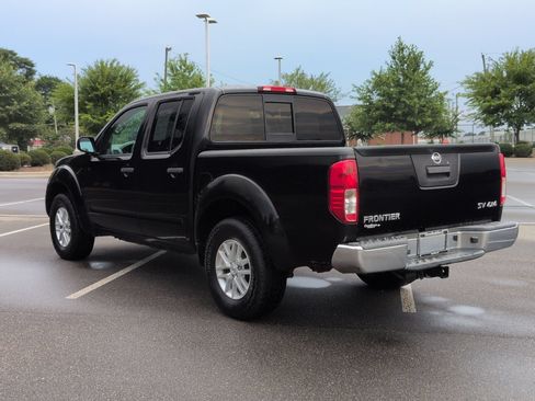 Used 2015 Nissan Frontier SV AWD/4WD image 6