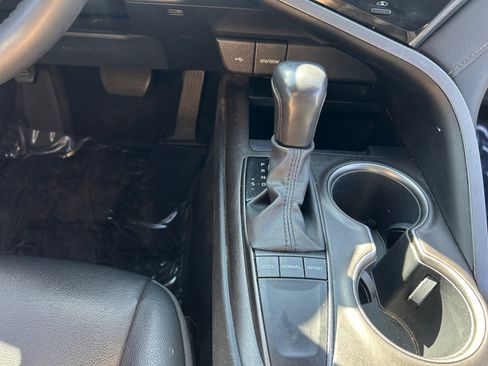 Used 2022 Toyota Camry SE w/ Carpet Mat Package (TMS) image 22