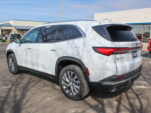 Used 2025 Buick Enclave Preferred AWD/4WD image 9