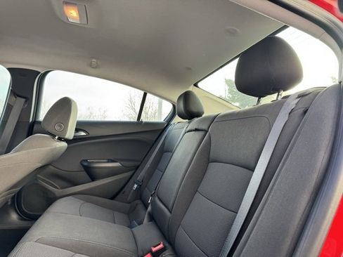 Used 2018 Chevrolet Cruze LT image 11