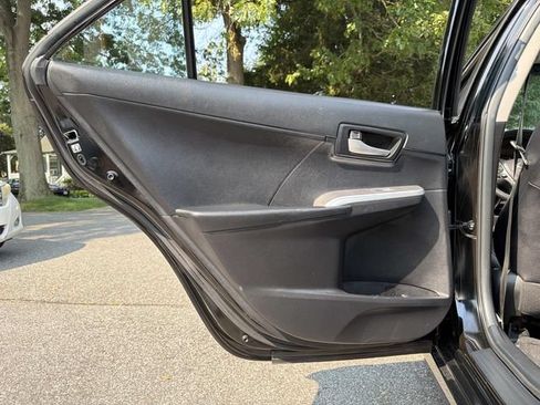 Used 2014 Toyota Camry SE FWD image 18
