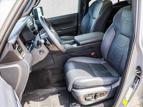 Used 2024 Lexus GX 550 w/ Accessory Package (Z1) AWD/4WD image 12