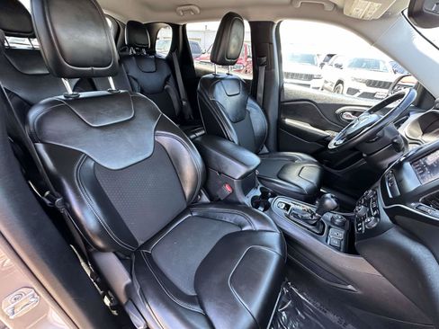 Used 2020 Jeep Cherokee Latitude Plus AWD/4WD image 22