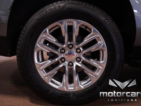 Used 2022 GMC Yukon XL SLT w/ SLT Luxury Package image 18