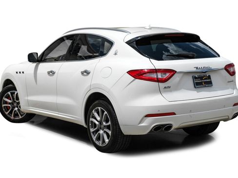 Used 2017 Maserati Levante S AWD/4WD image 9