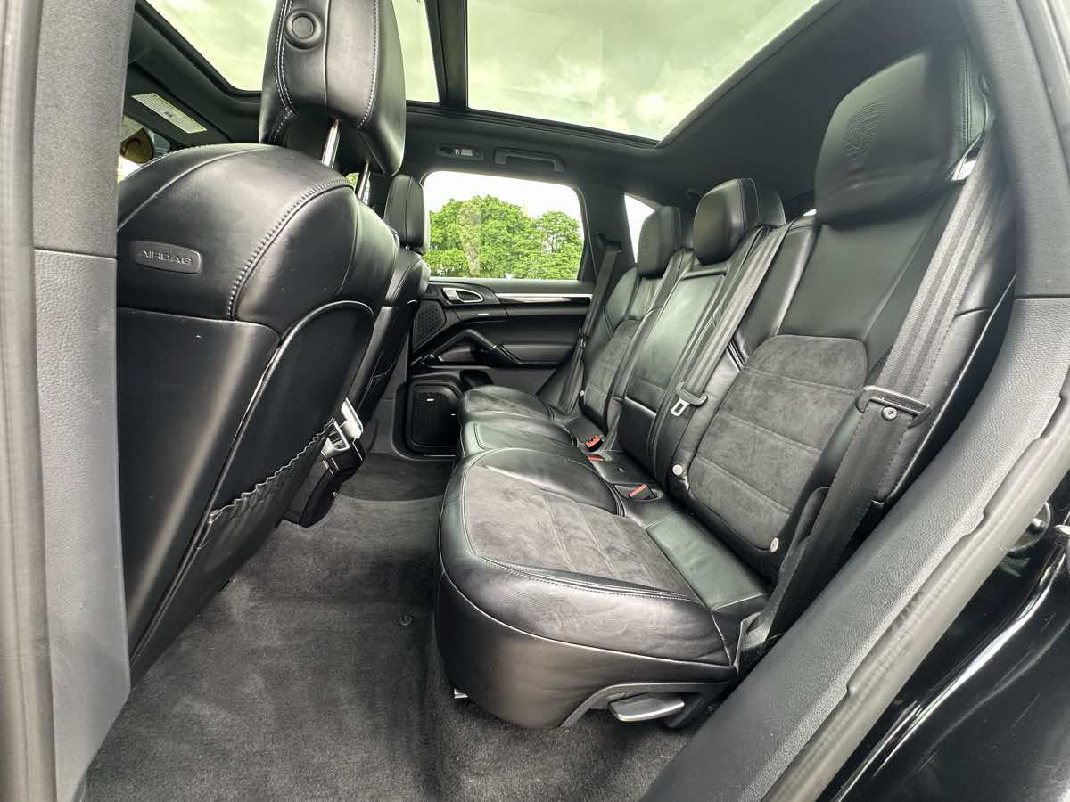 Used 2017 Porsche Cayenne AWD/4WD image 40