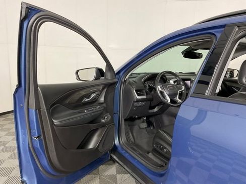 Used 2024 GMC Terrain SLT w/ Elevation Edition image 28