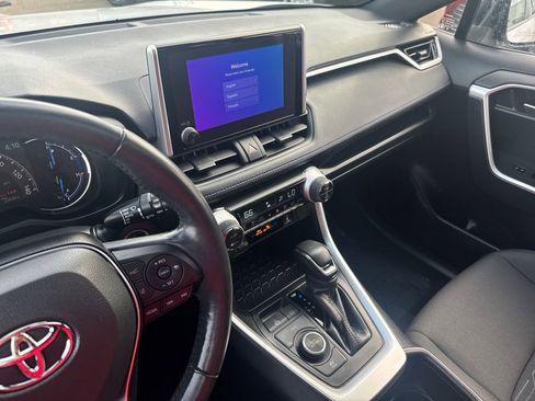 Used 2024 Toyota RAV4 SE w/ Convenience Package image 23