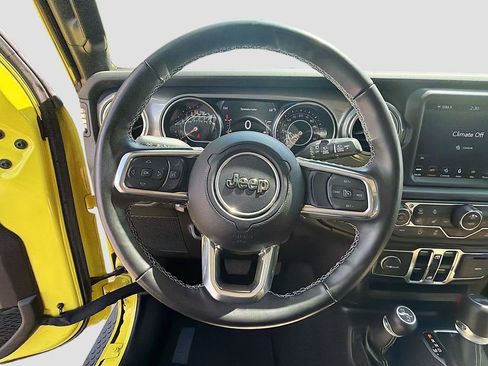 Used 2022 Jeep Wrangler Unlimited Sahara w/ Cold Weather Group AWD/4WD image 35
