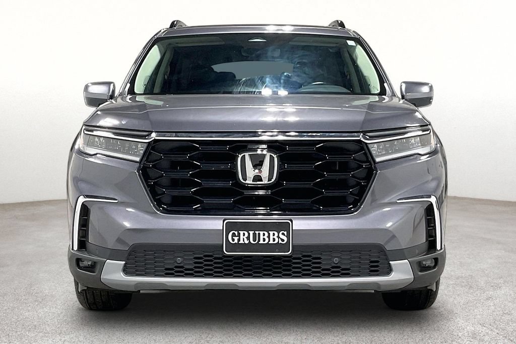 Used 2025 Honda Pilot Touring image 4