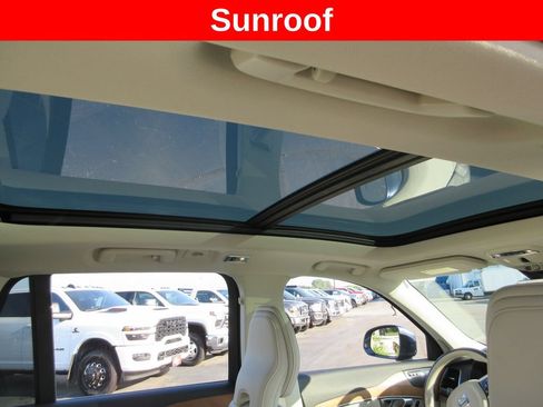 Used 2022 Volvo XC90 T6 Momentum w/ Advanced Package AWD/4WD image 16