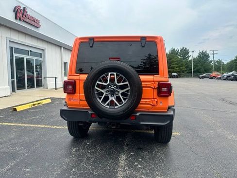 Used 2025 Jeep Wrangler Unlimited Sahara AWD/4WD image 11