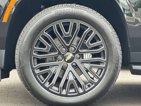 New 2026 Chevrolet Suburban High Country w/ LPO, Illumination Package image 27