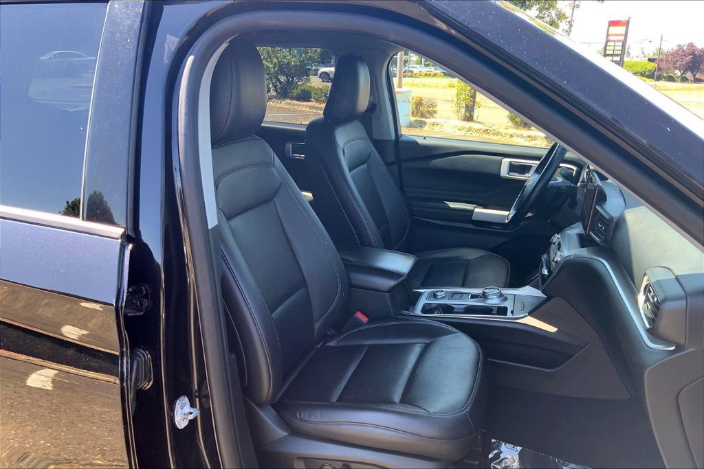 Used 2020 Ford Explorer XLT w/ Equipment Group 202A AWD/4WD image 10