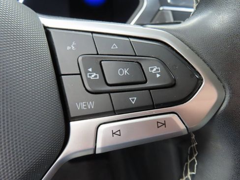 Used 2022 Volkswagen Tiguan SE image 48