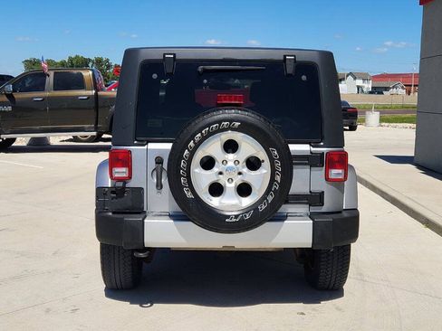 Used 2013 Jeep Wrangler Unlimited Sahara w/ Dual Top Group AWD/4WD image 5