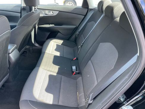 Used 2023 Kia Forte LXS w/ LXS Technology Package image 7