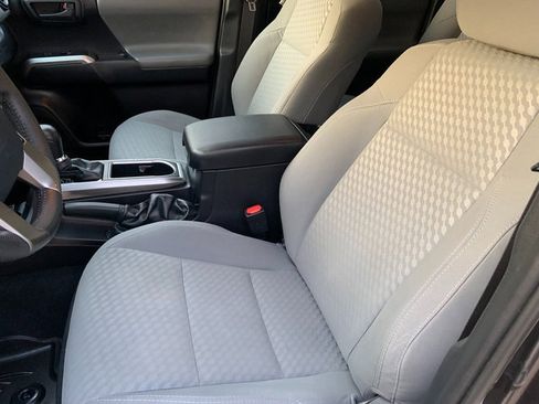 Used 2020 Toyota Tacoma SR5 image 18