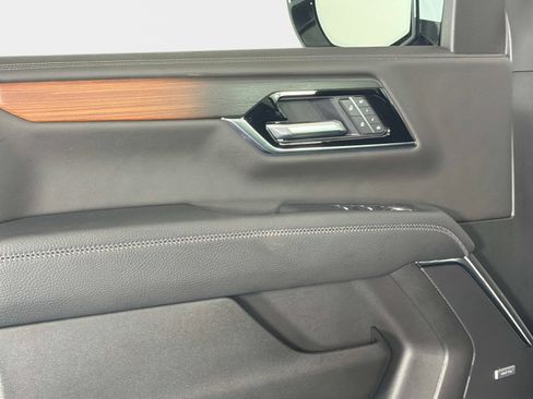 Used 2026 GMC Yukon Denali AWD/4WD image 39
