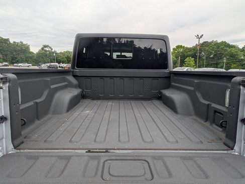 Used 2023 Jeep Gladiator Rubicon w/ Cold Weather Group AWD/4WD image 18