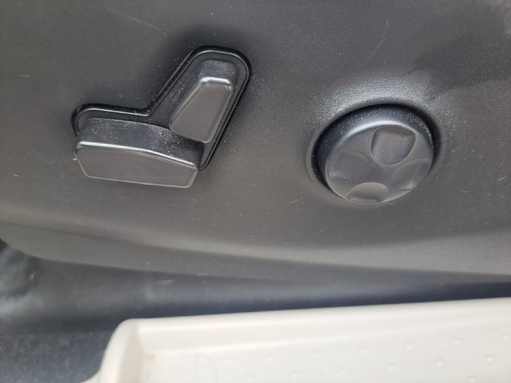 Used 2021 Chrysler Pacifica Touring-L FWD image 22