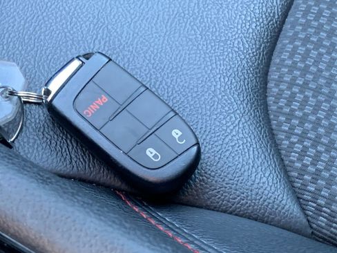 Used 2025 Jeep Compass Trailhawk image 22