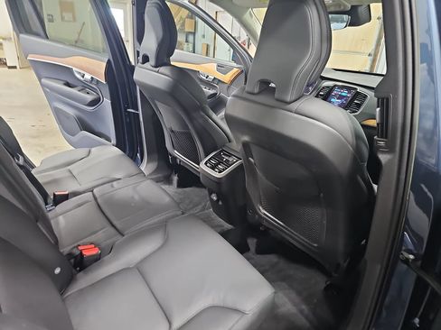 Used 2023 Volvo XC90 B6 Plus w/ Protection Package AWD/4WD image 11