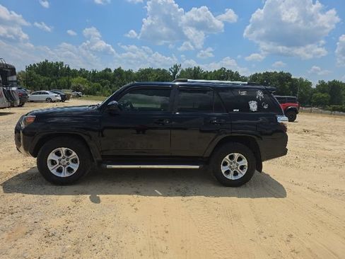 Used 2020 Toyota 4Runner SR5 RWD image 3