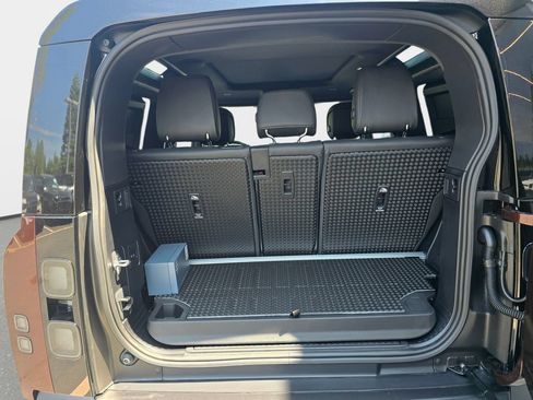 New 2026 Land Rover Defender 90 X-Dynamic SE AWD/4WD image 11