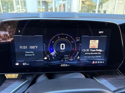 Used 2025 Chevrolet Suburban LS image 27