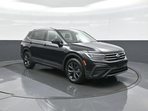 Used 2022 Volkswagen Tiguan SE AWD/4WD image 1